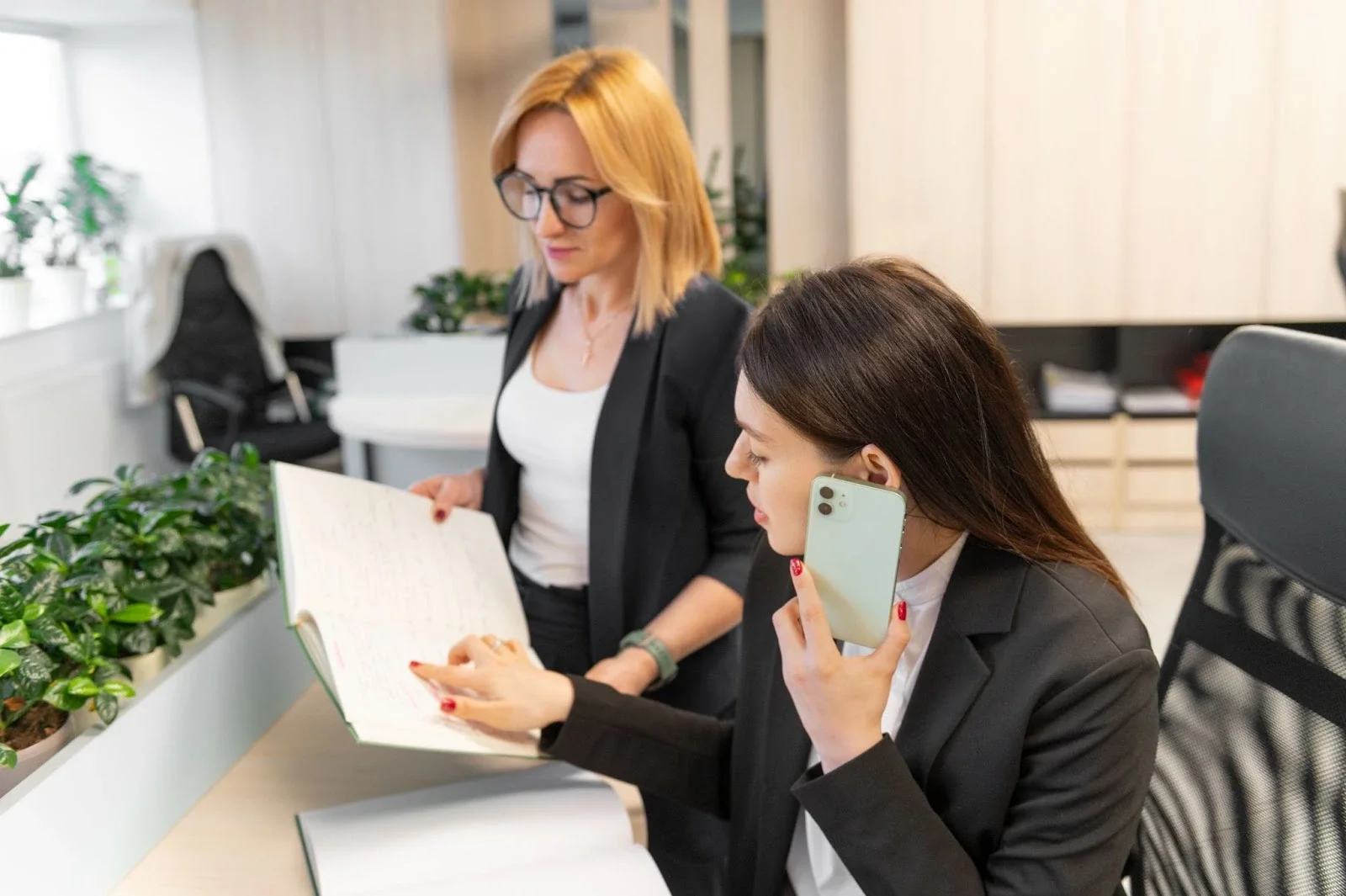 Closing Deals Faster: The Efficiency of VOOV’s Dedicated Transaction Coordinators