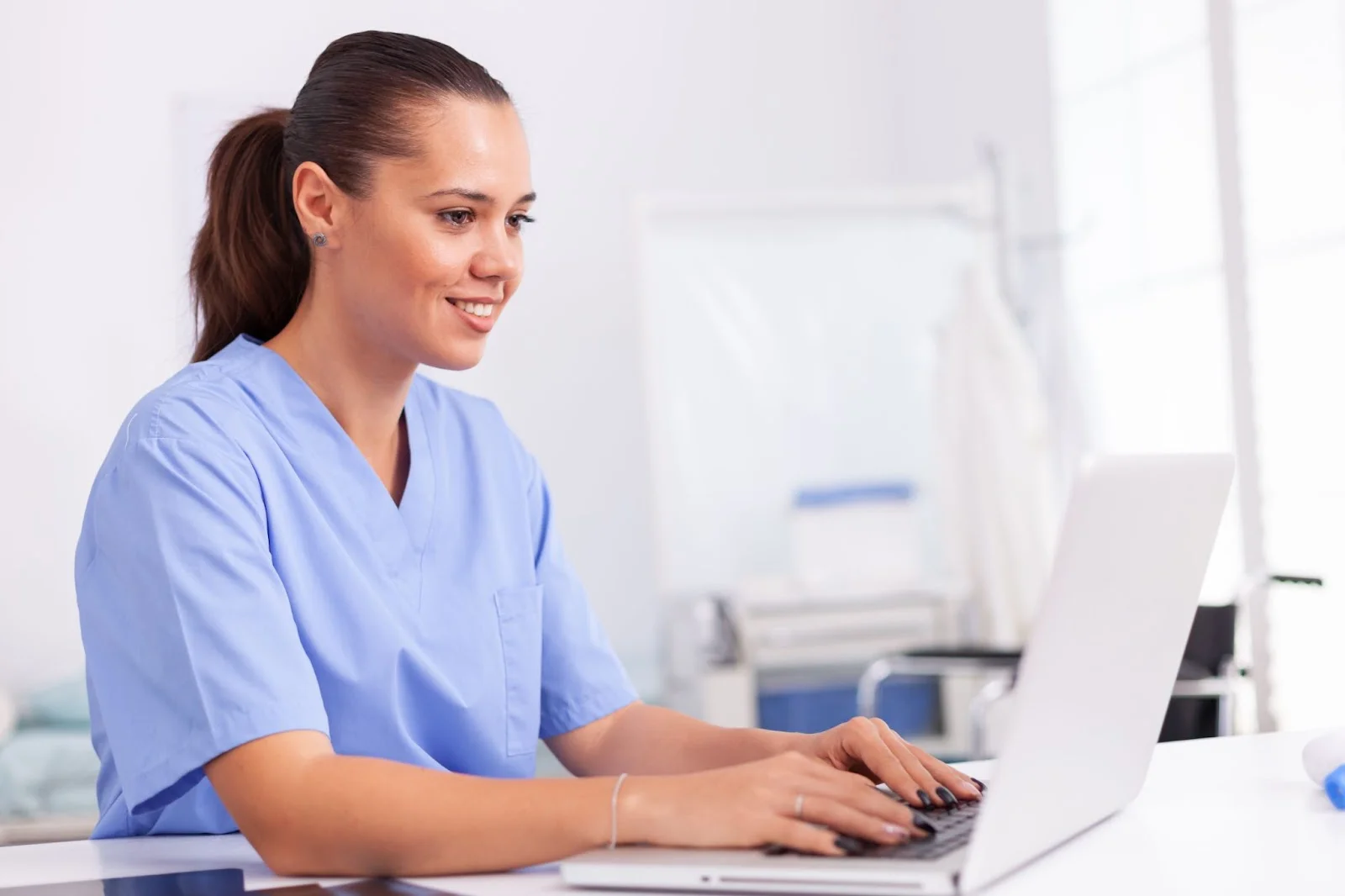 The Role of Medical Assistants in Online Healthcare Settings