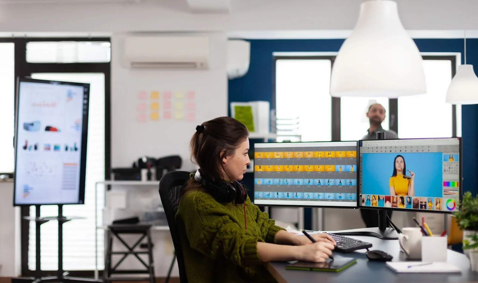 Transform Your Brand with VOOV’s Video Editing and Graphic Design Experts